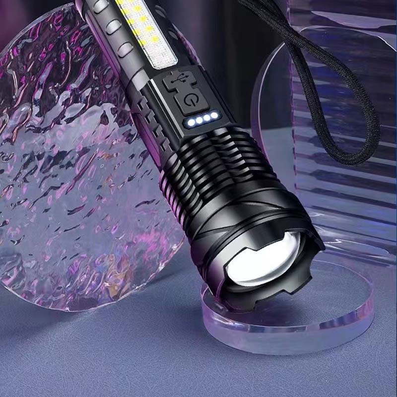 Long-range White Laser Ultra-bright Flashlight